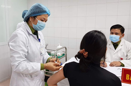 HCMC injects COVID-19 vaccine for nearly 100 journalists
